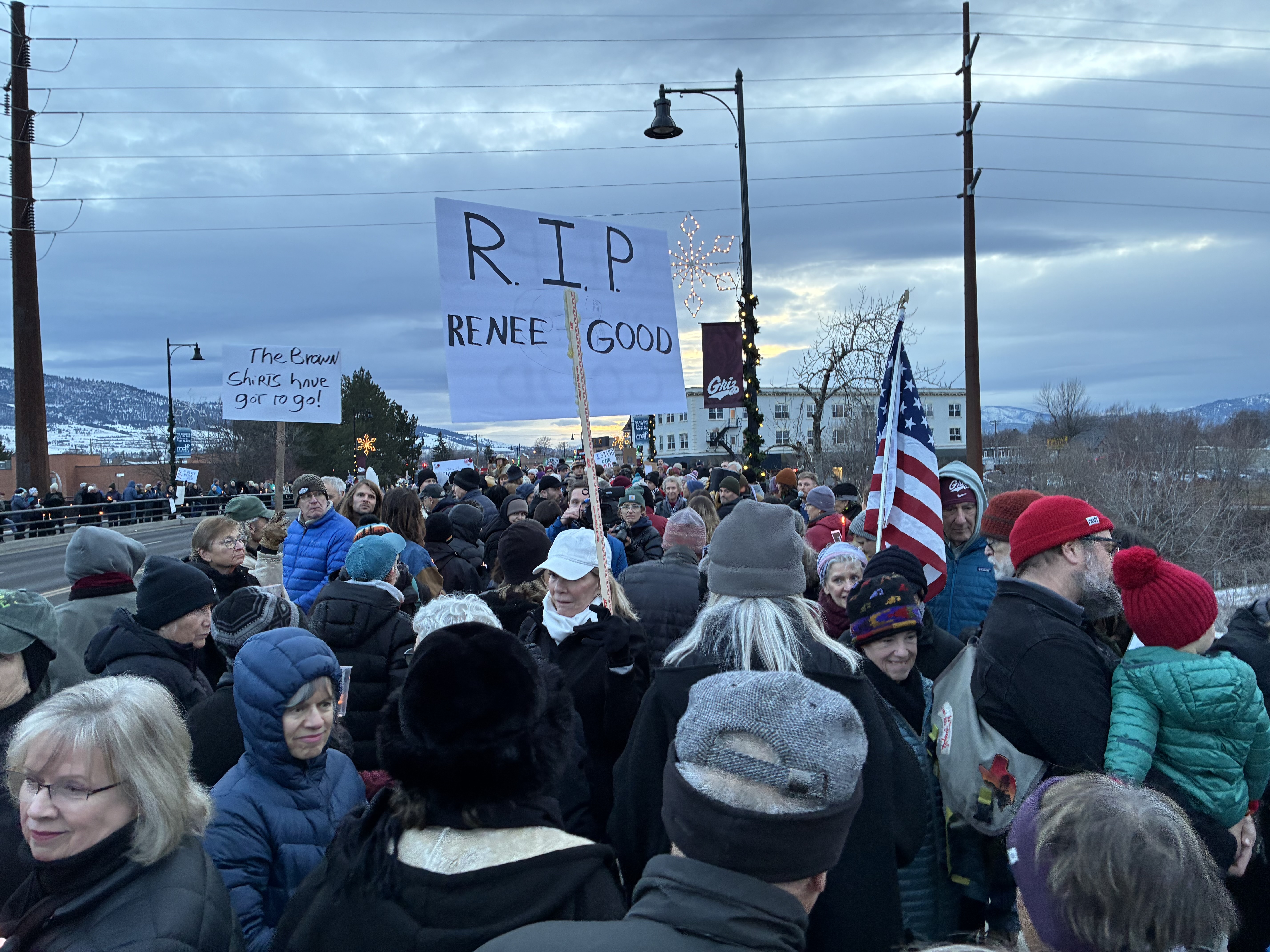 missoulians honor renee good during candlelight vigil